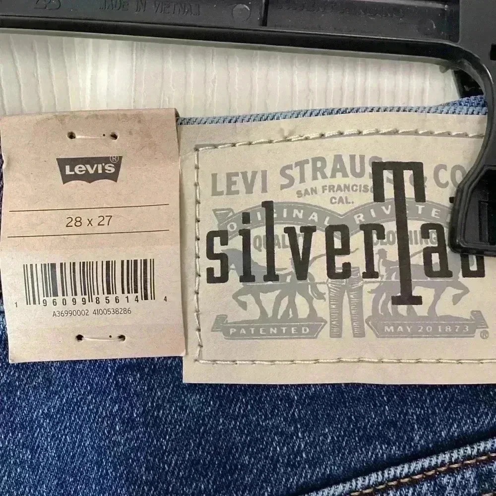 Levi's SilverTab High Waist Mom Jean Jeans Size 28*27 NWT relaxed & tapered leg - Picture 6 of 9